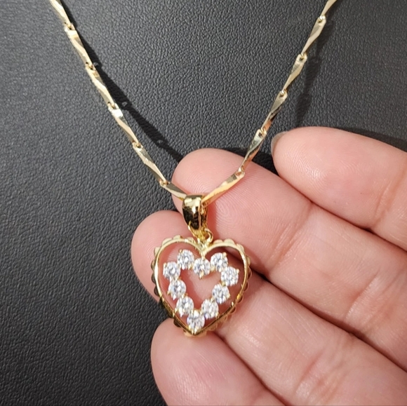 14k GOLD FILLED NECKLACE WITH PENDANT - Picture 7 of 8
